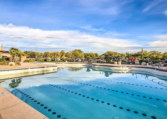 Pool & Pickleball Access: Quiet Home! Holiday home *