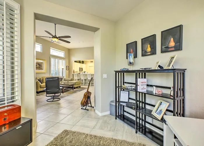 Pool & Pickleball Access: Quiet Home! Holiday home