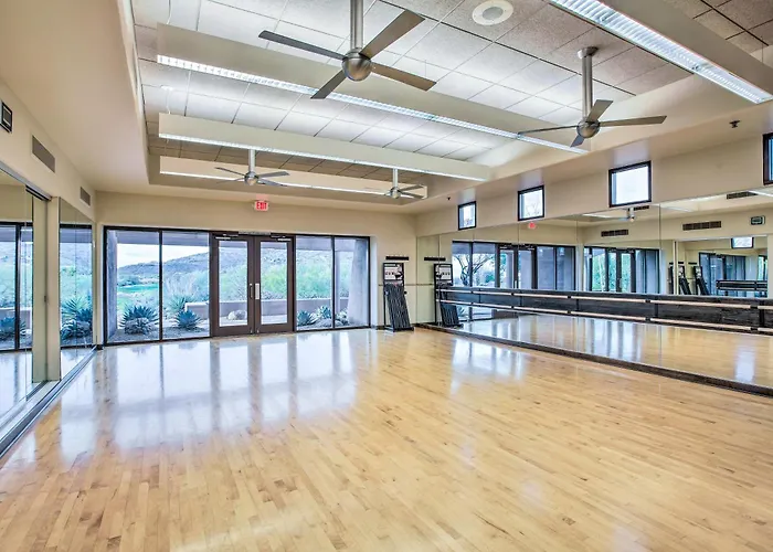 Holiday home Pool & Pickleball Access: Quiet Home! *