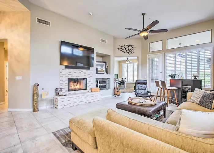 Pool & Pickleball Access: Quiet Home! Holiday home *