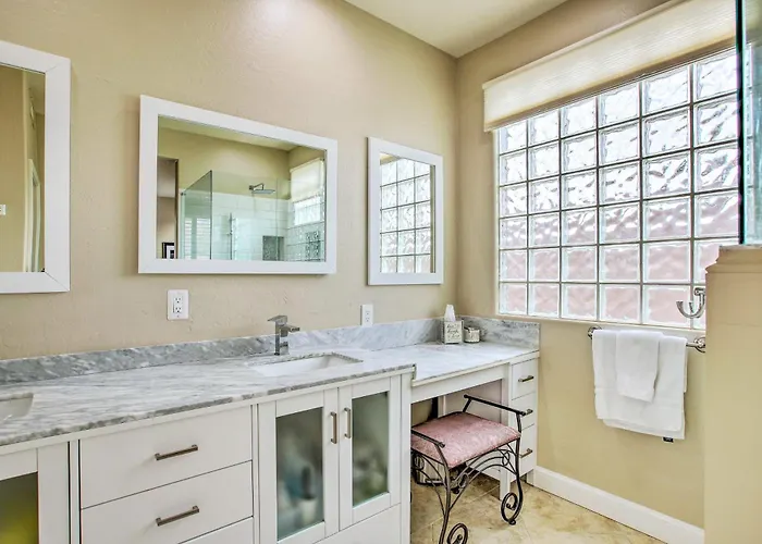 Pool & Pickleball Access: Quiet Home!
